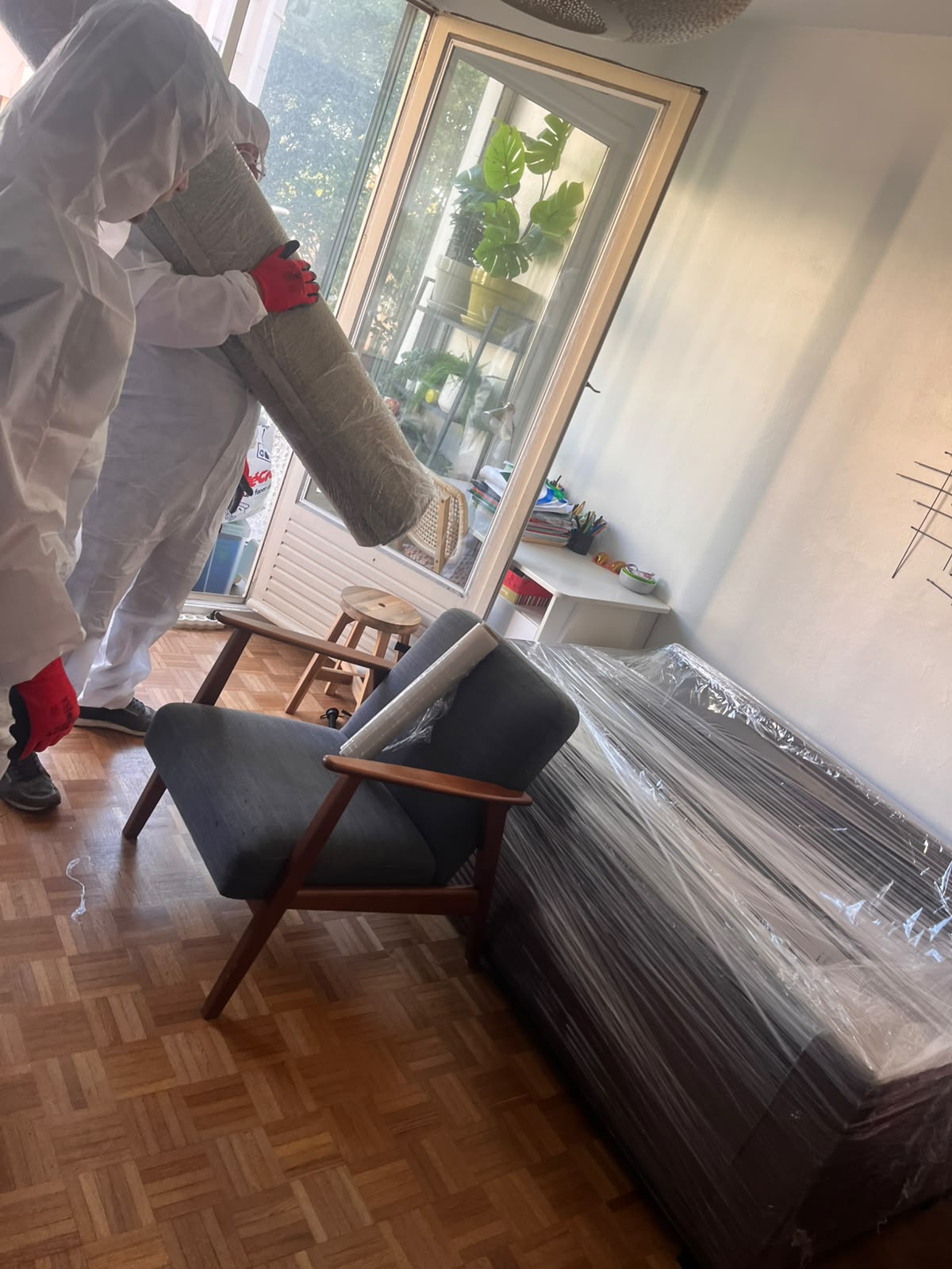 Emballage et protection d'une armoire avant évacuation lors d'un débarras